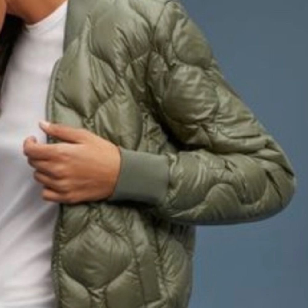 Aritzia puffer bomber jacket